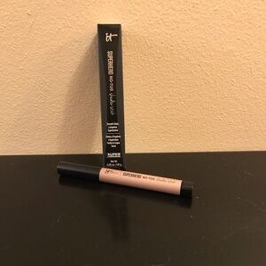 It Cosmetics SUPERHERO No Tug Shadow Stick. Color is Transformative Taup…